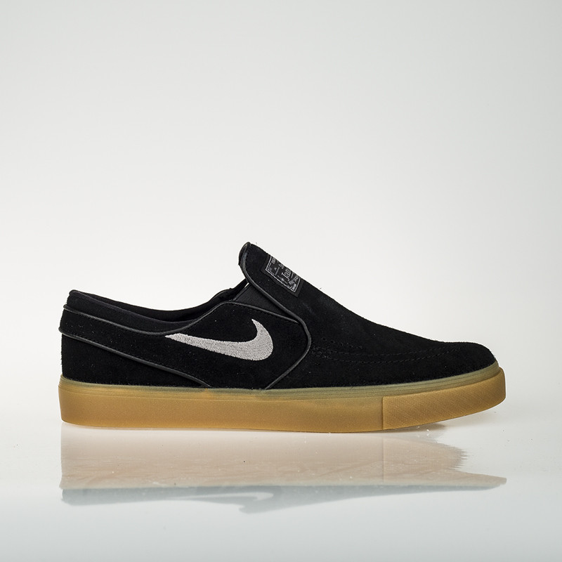 Descubre las Nike Zoom Stefan Janoski Slip-On, color negro con suela  caramelo