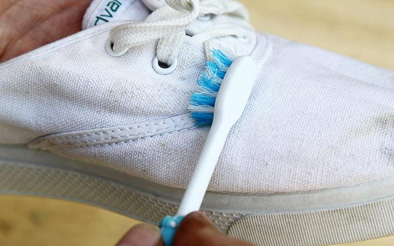 Cómo zapatillas de tela fácilmente